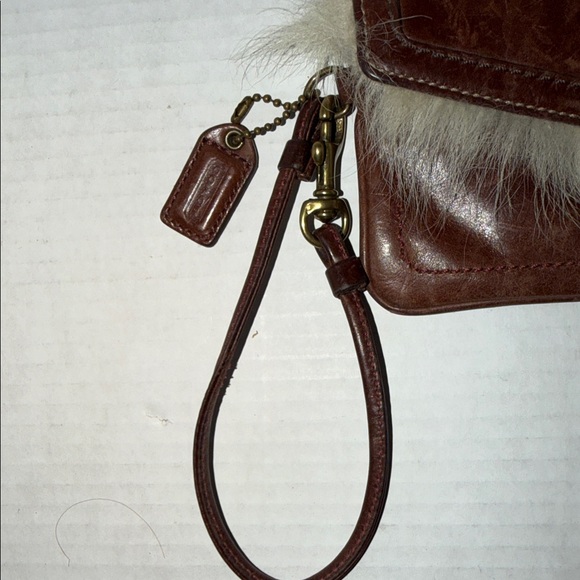 Coach Shearling Galaxy Chestnut Brown
Leather Buckle Wristlet Wallet - Picture 2 of 8